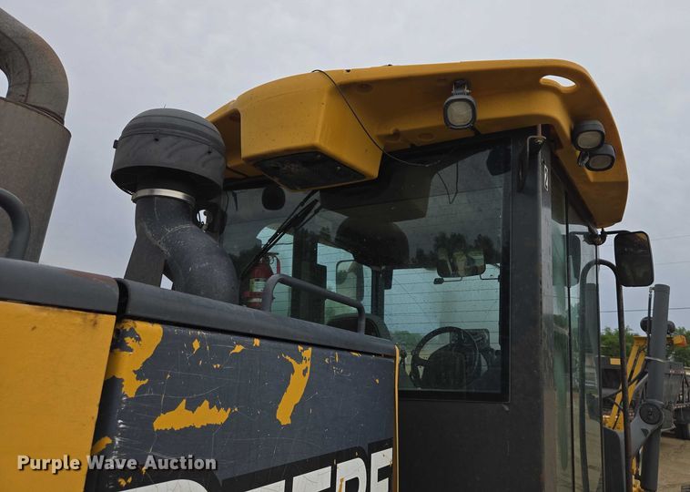 image for item EB0976 2008 John Deere 772D motor grader