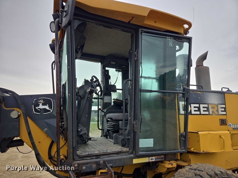 image for item EB0976 2008 John Deere 772D motor grader