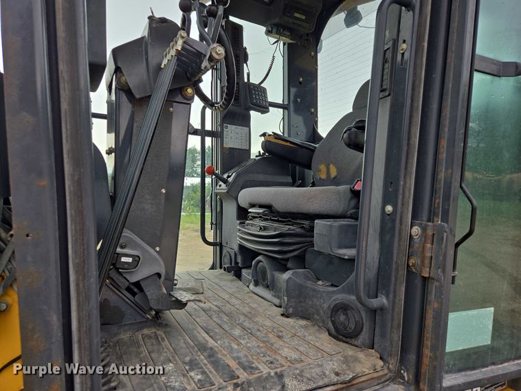 image for item EB0976 2008 John Deere 772D motor grader