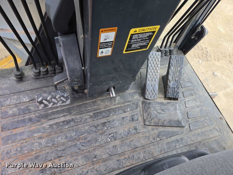 image for item EB0976 2008 John Deere 772D motor grader