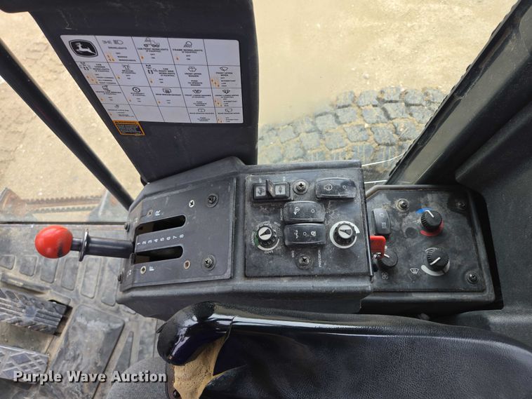 image for item EB0976 2008 John Deere 772D motor grader