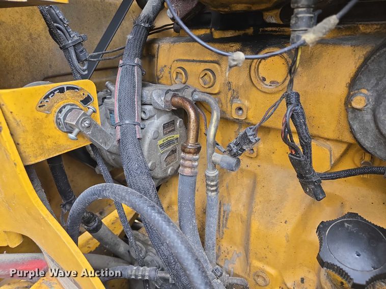 image for item EB0976 2008 John Deere 772D motor grader