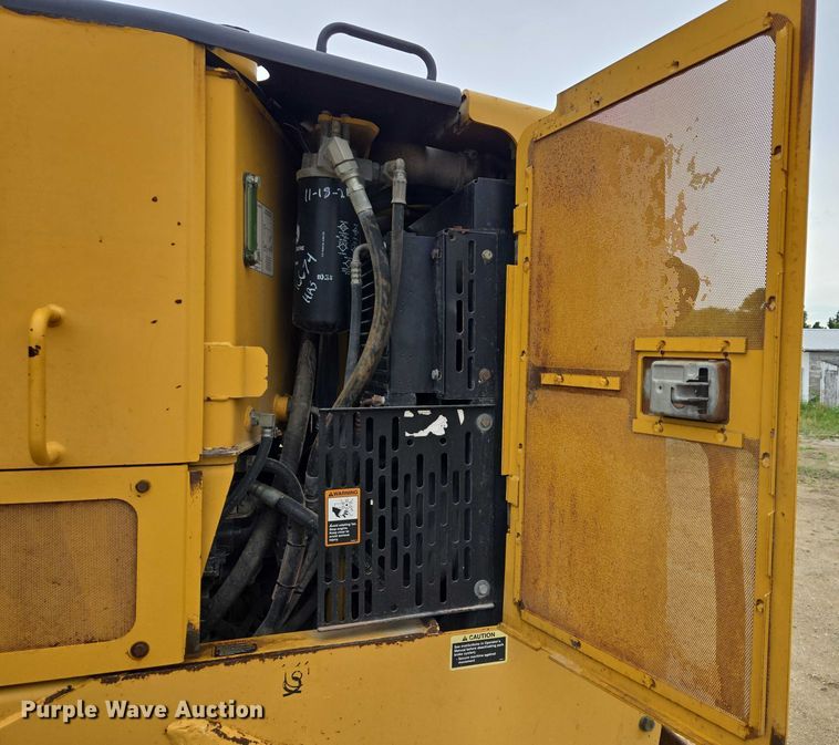 image for item EB0976 2008 John Deere 772D motor grader