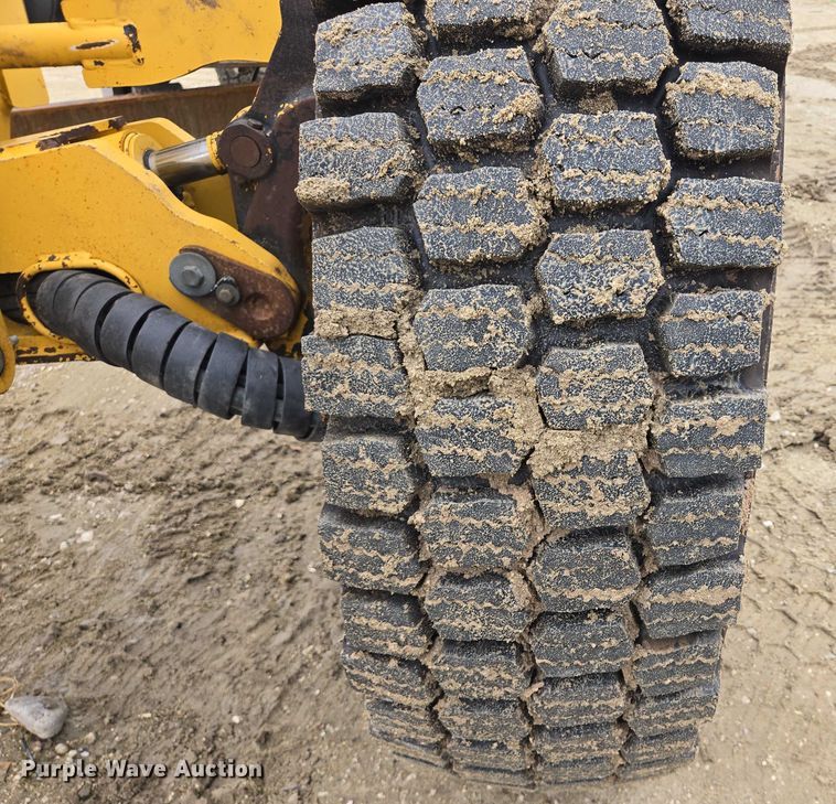 image for item EB0976 2008 John Deere 772D motor grader