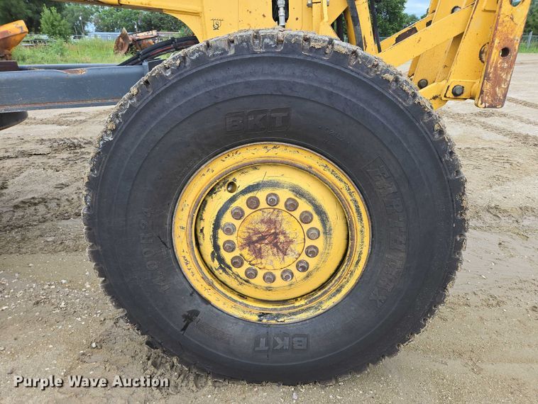 image for item EB0976 2008 John Deere 772D motor grader