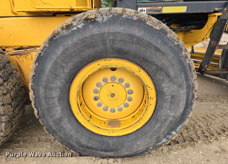 image for item EB0976 2008 John Deere 772D motor grader