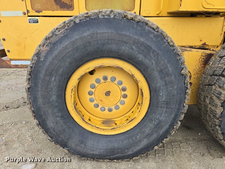 image for item EB0976 2008 John Deere 772D motor grader