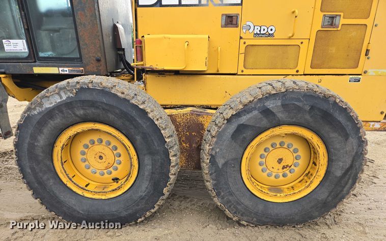 image for item EB0976 2008 John Deere 772D motor grader