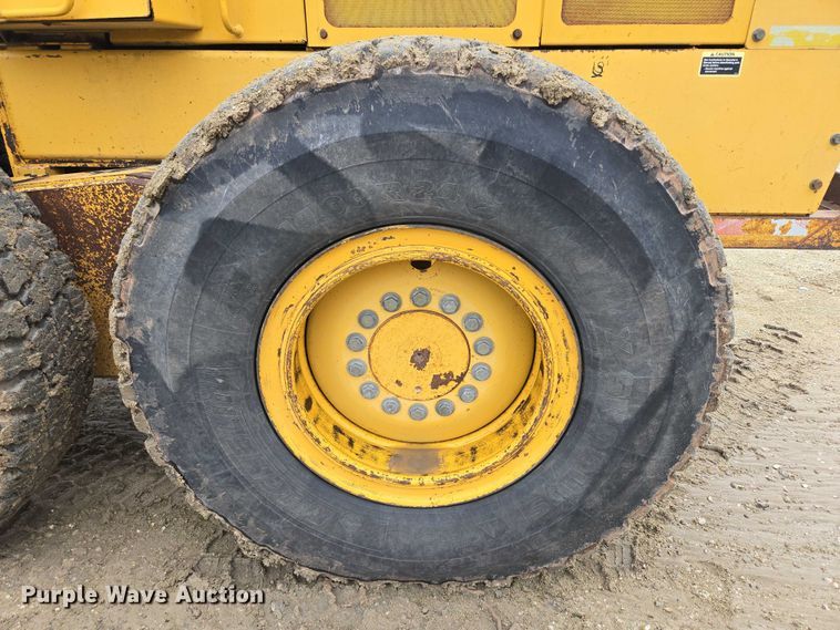 image for item EB0976 2008 John Deere 772D motor grader