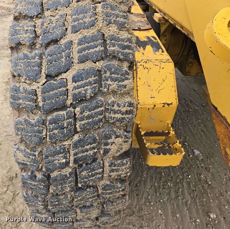 image for item EB0976 2008 John Deere 772D motor grader