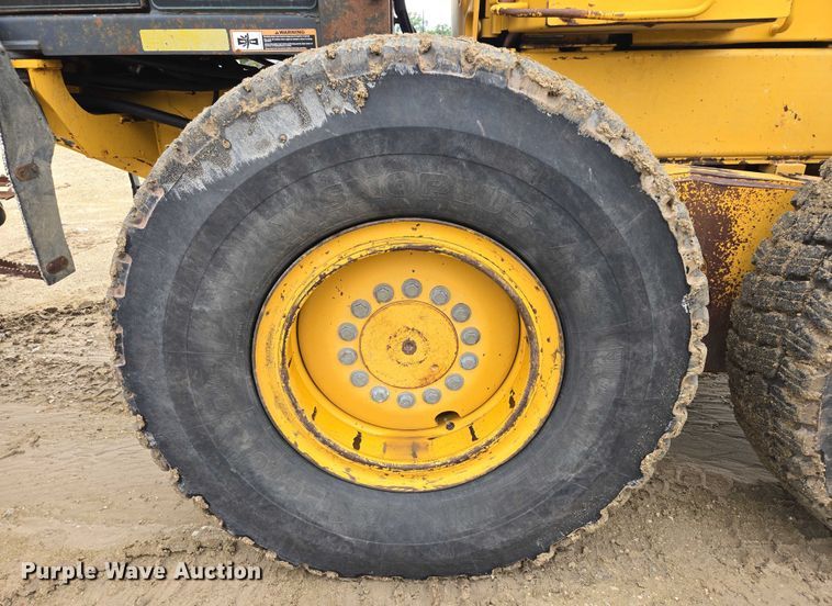 image for item EB0976 2008 John Deere 772D motor grader