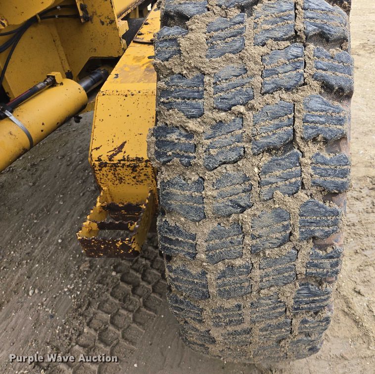 image for item EB0976 2008 John Deere 772D motor grader