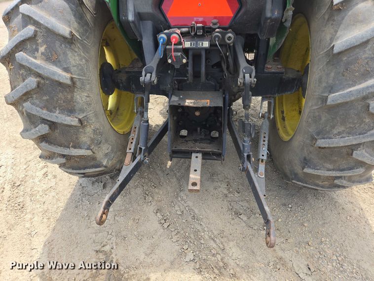 image for item EB0978 2002 John Deere 5420 tractor