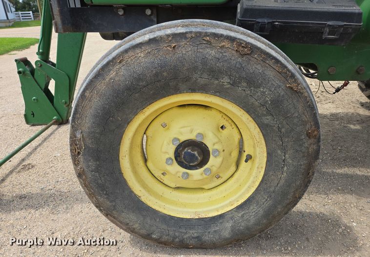 image for item EB0978 2002 John Deere 5420 tractor
