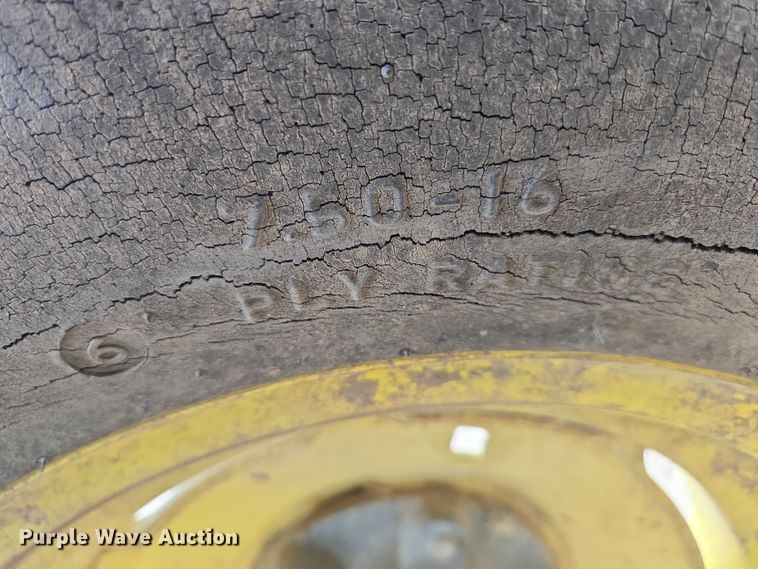 image for item EB0978 2002 John Deere 5420 tractor