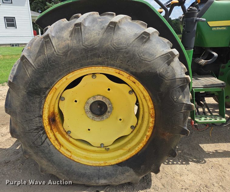 image for item EB0978 2002 John Deere 5420 tractor