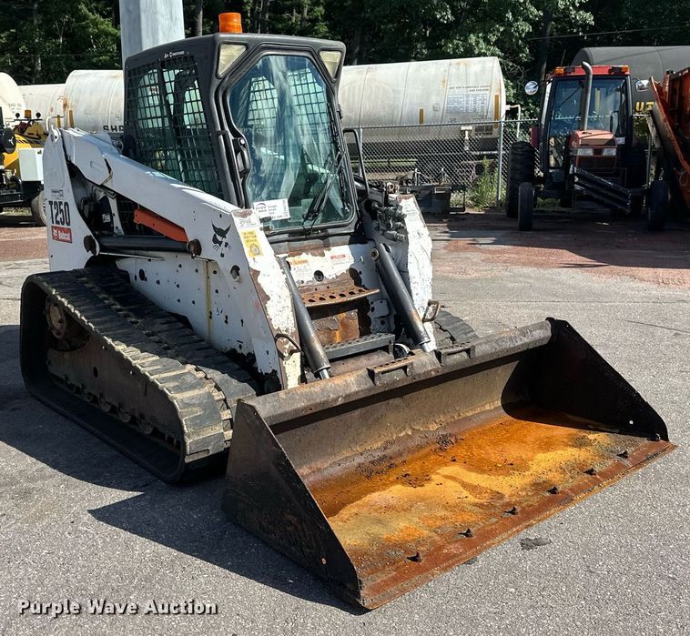 MINI CARGADOR SOBRE ORUGAS 2009 BOBCAT T250