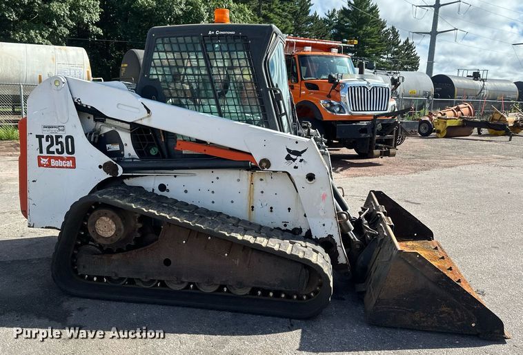 MINI CARGADOR SOBRE ORUGAS 2009 BOBCAT T250