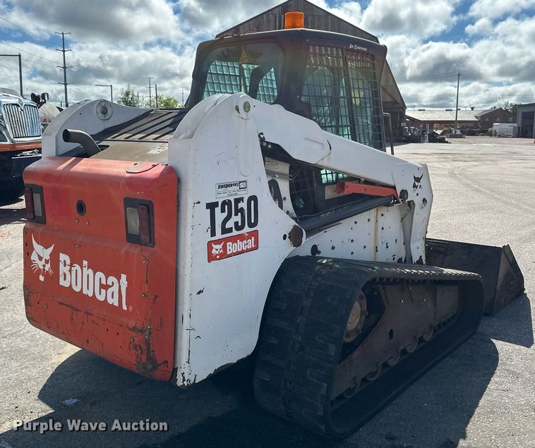 MINI CARGADOR SOBRE ORUGAS 2009 BOBCAT T250