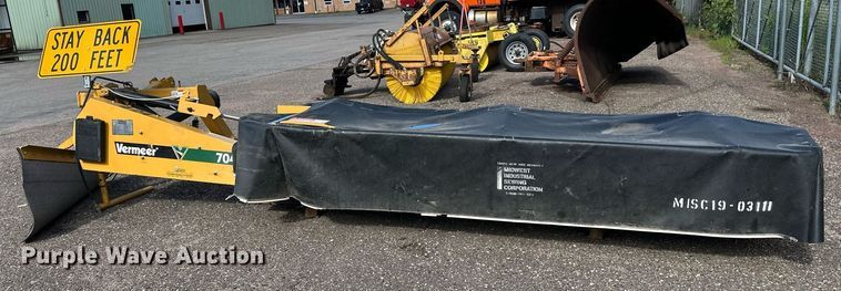 image for item EB2769 Vermeer 7040 Disc mower