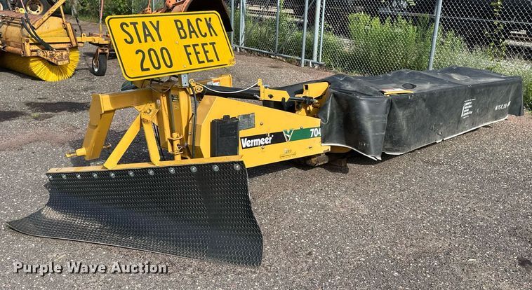 image for item EB2769 Vermeer 7040 Disc mower