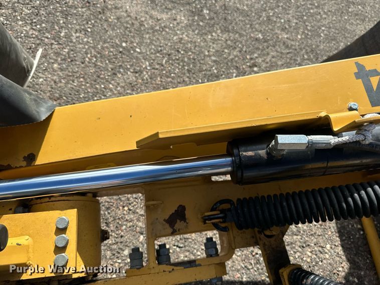 image for item EB2769 Vermeer 7040 Disc mower