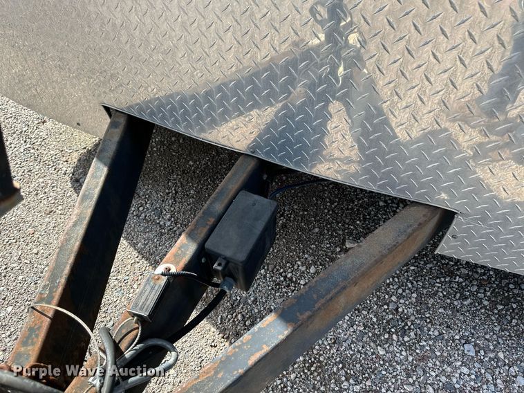 image for item EB2772 2002 Forest River enclosed cargo trailer