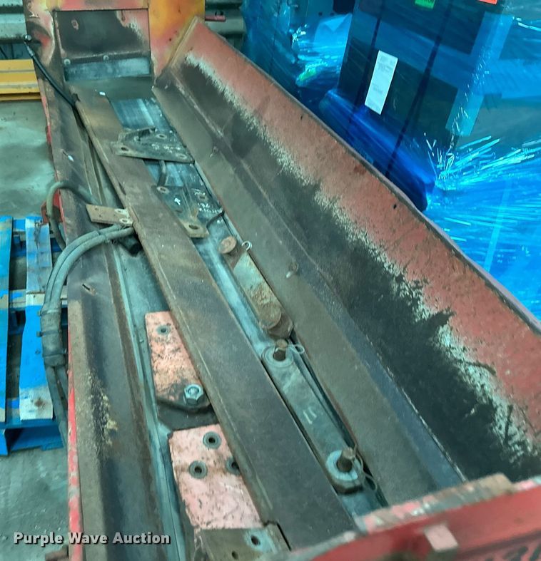 image for item EB2773 HTC 1800C  shouldering machine