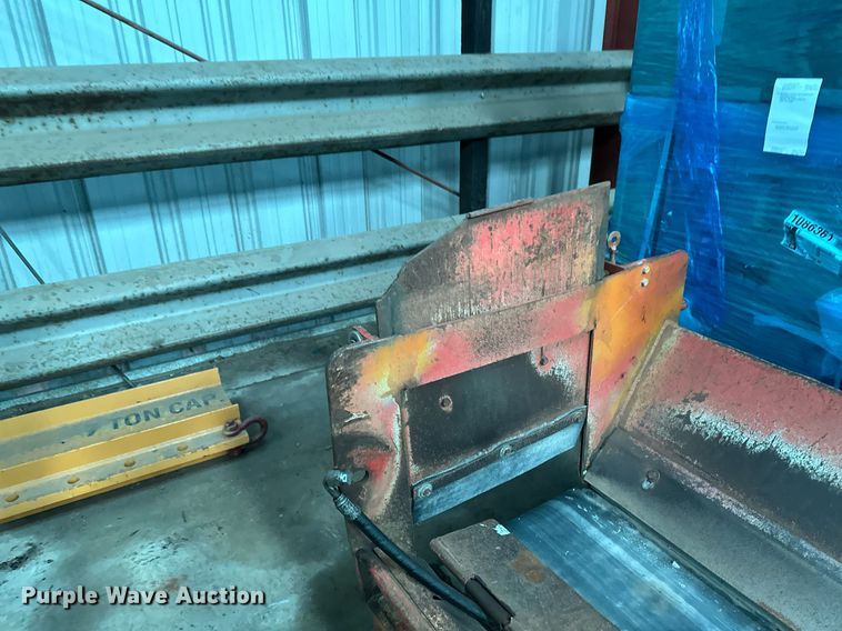 image for item EB2773 HTC 1800C  shouldering machine