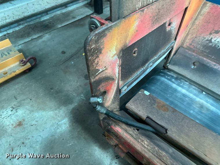 image for item EB2773 HTC 1800C  shouldering machine