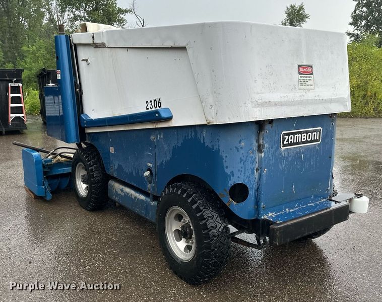 image for item EB2783 Zamboni ice resurfacer