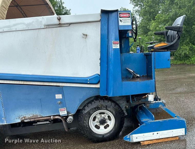 image for item EB2783 Zamboni ice resurfacer
