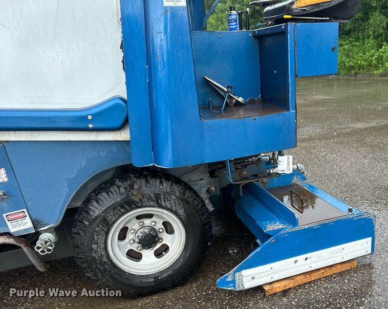 image for item EB2783 Zamboni ice resurfacer
