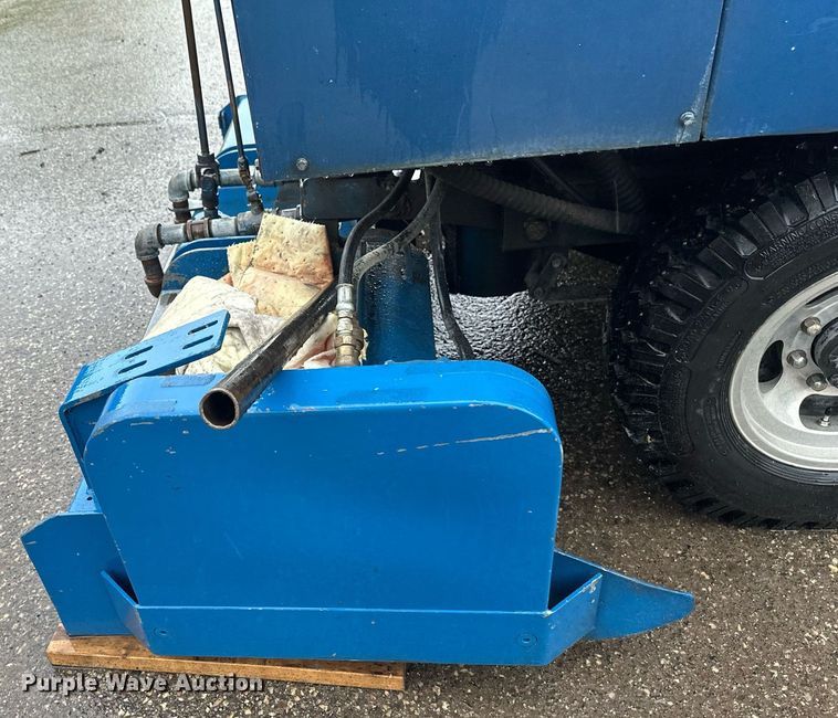 image for item EB2783 Zamboni ice resurfacer
