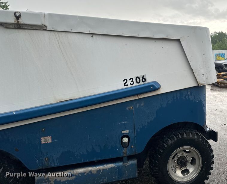 image for item EB2783 Zamboni ice resurfacer