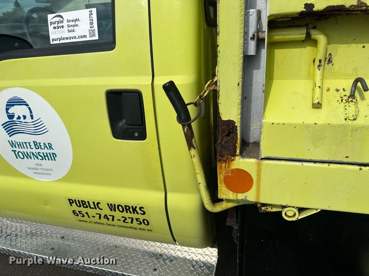 image for item EB2794 2000 Ford F550 dump truck