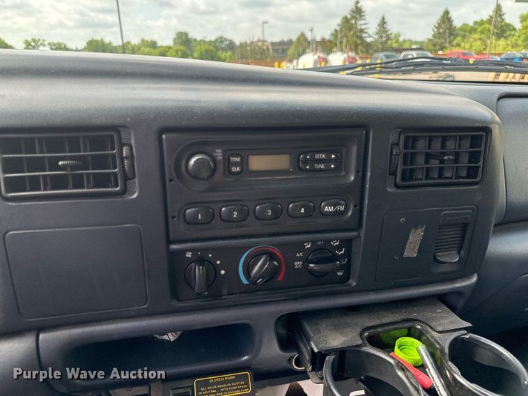 image for item EB2794 2000 Ford F550 dump truck