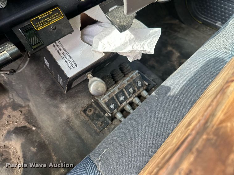 image for item EB2794 2000 Ford F550 dump truck