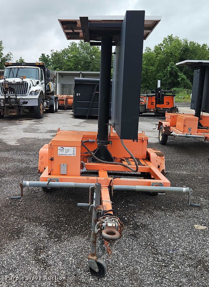 image for item EB8180 2007 American Signal message board trailer