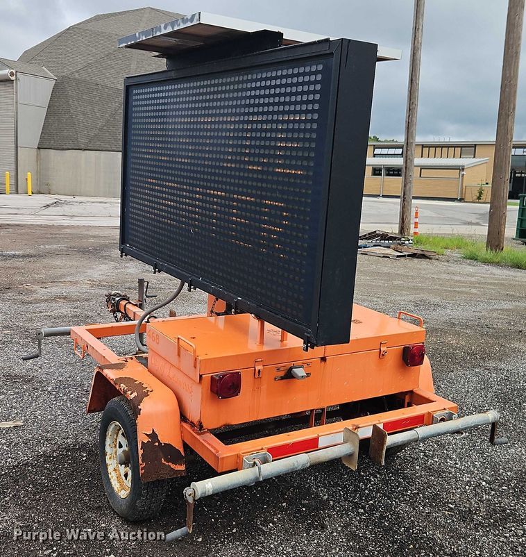 image for item EB8180 2007 American Signal message board trailer