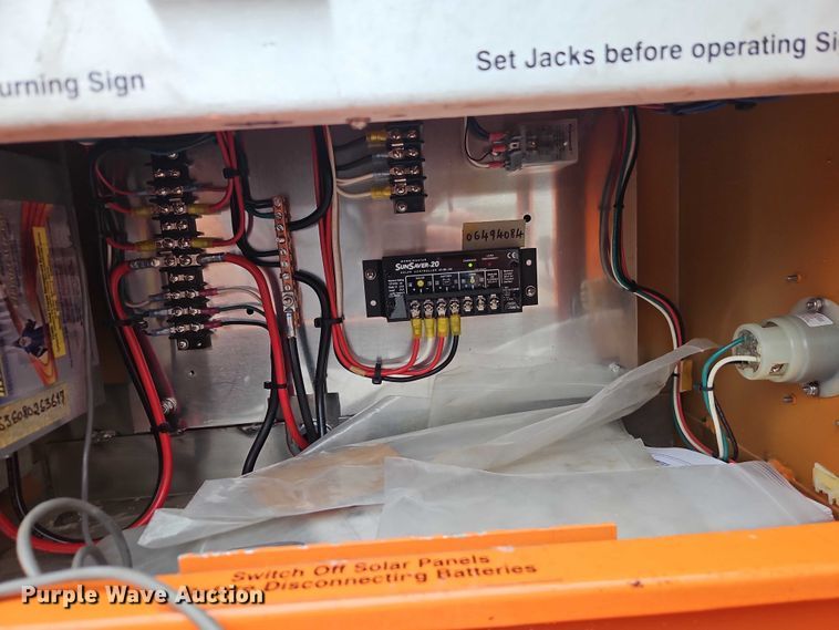 image for item EB8180 2007 American Signal message board trailer