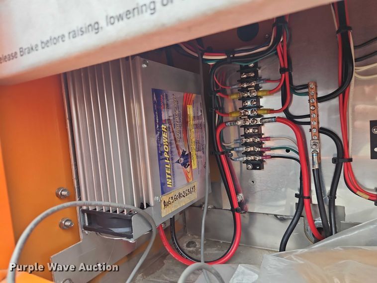 image for item EB8180 2007 American Signal message board trailer