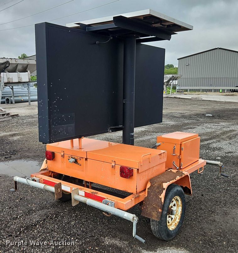 image for item EB8181 2007 American Signal message board trailer