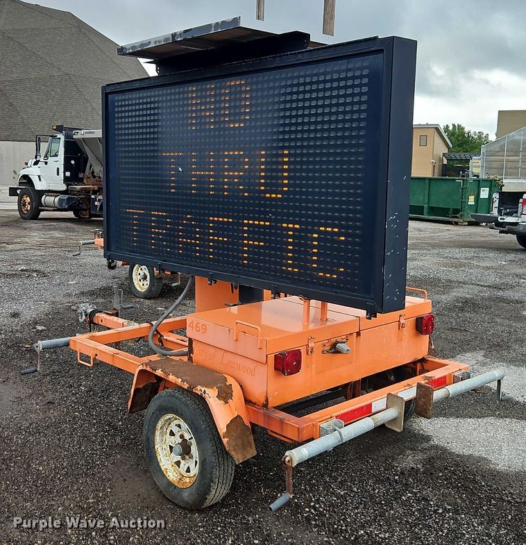 image for item EB8181 2007 American Signal message board trailer
