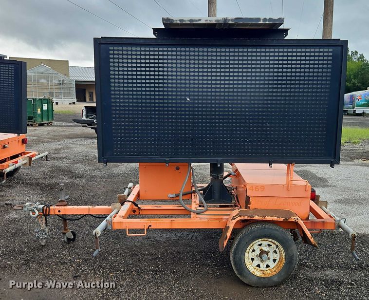 image for item EB8181 2007 American Signal message board trailer