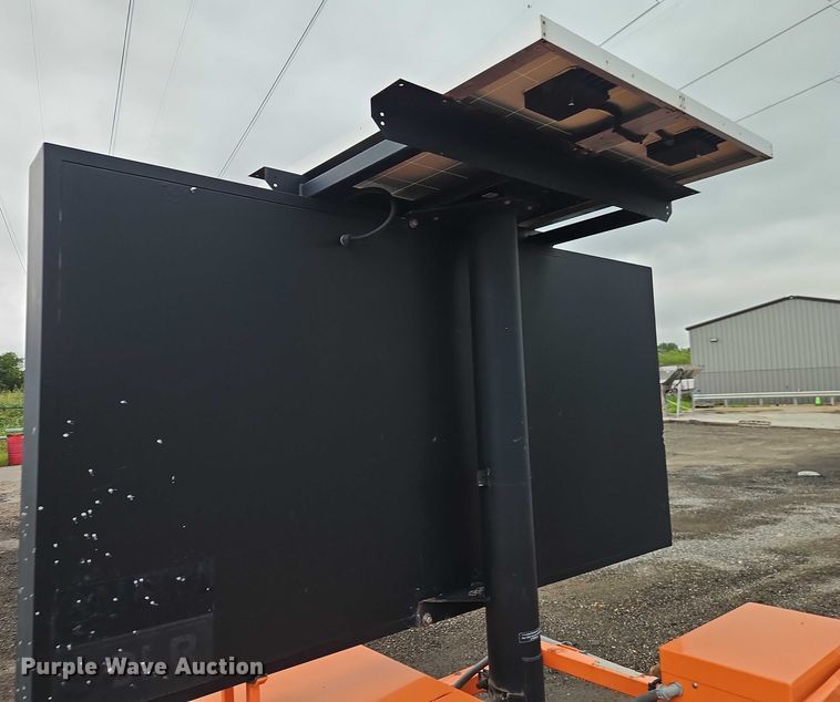 image for item EB8181 2007 American Signal message board trailer