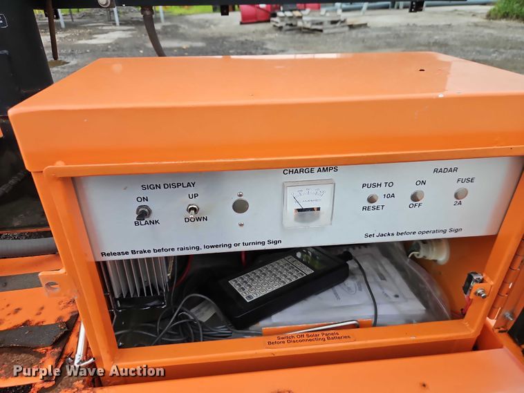 image for item EB8181 2007 American Signal message board trailer