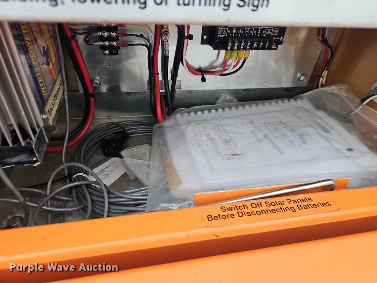 image for item EB8181 2007 American Signal message board trailer