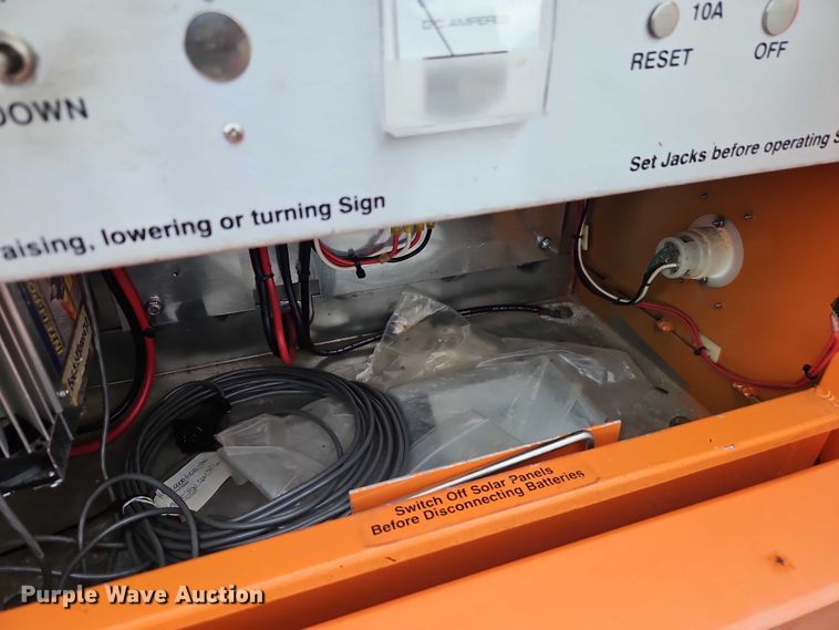 image for item EB8181 2007 American Signal message board trailer