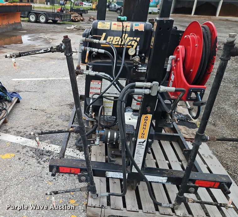 image for item EB8185 LeeBoy 150 tack distributor 